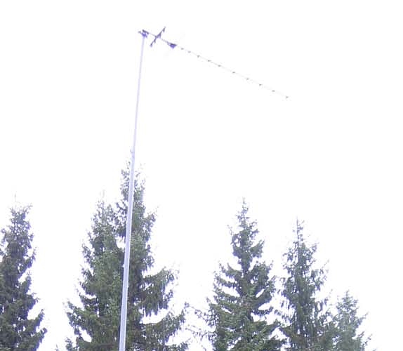 IMG_0843 Jarno, Rane ja Unto suuntima-antennilla kuuntelemassa mahdollista B-15 sinkkua.JPG