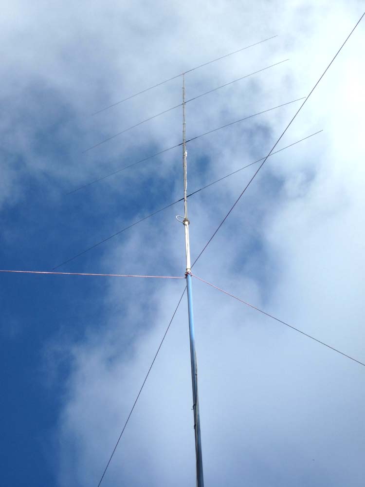 A 50 MHz 4-el horizontal dipole array for aircraft scatter reception on OIRT 1 TV (c) OH7HJ.jpg