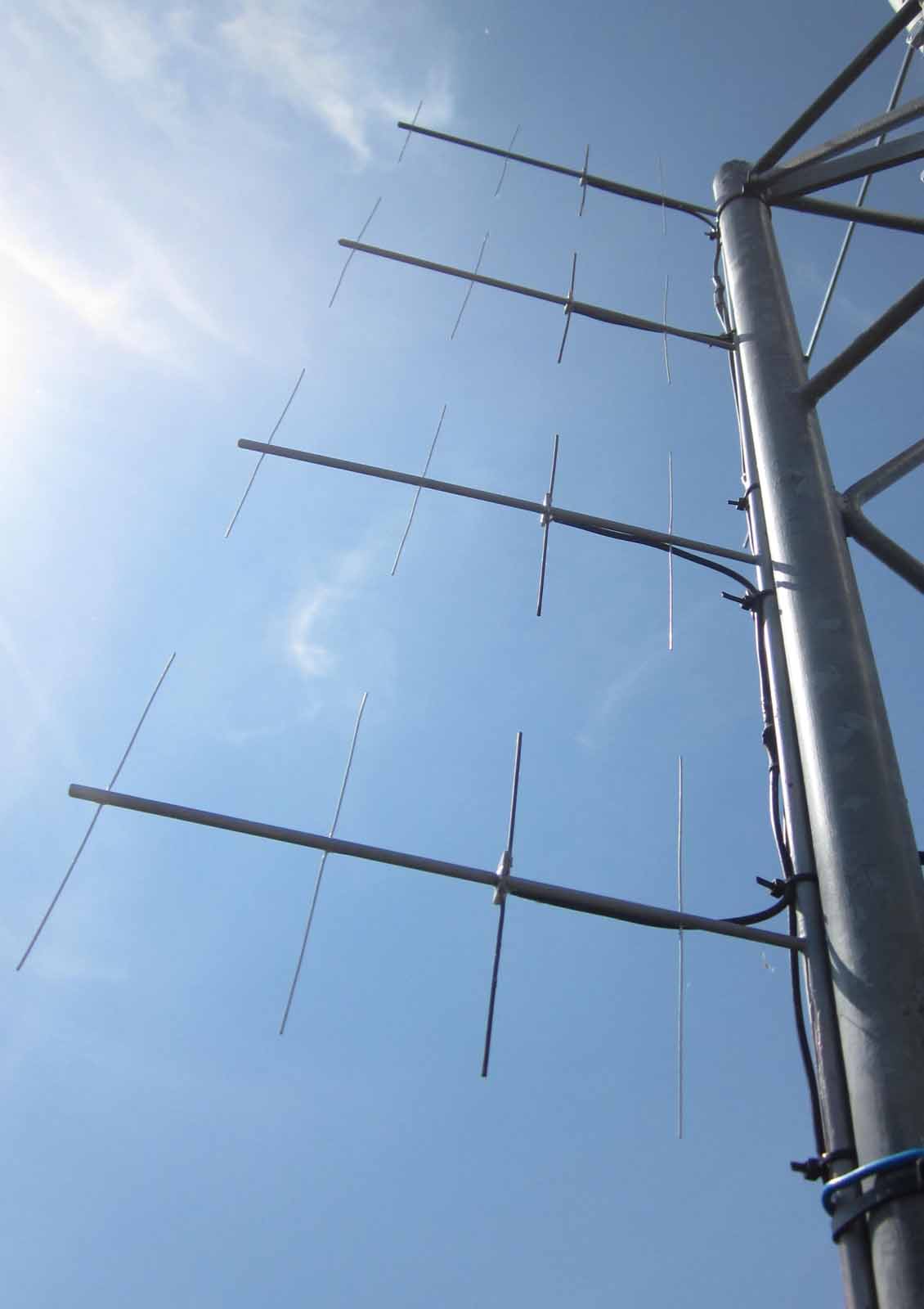 IMG_6167 1090 MHz 4x4-el vertical yagi array on mast 23 m above ground (c) OH7HJ.JPG